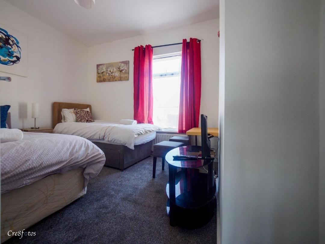 12 Cornwallis Lodge Family Room 2 Stoke-on-Trent Esterno foto